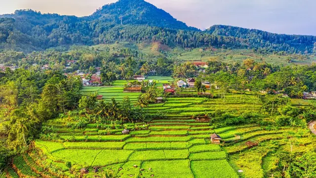 Labuan Bajo officials promote Wae Lolos beyond Komodo Park