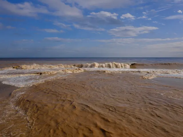 BMKG warns Flores-Alor coasts of tidal flooding through October 10